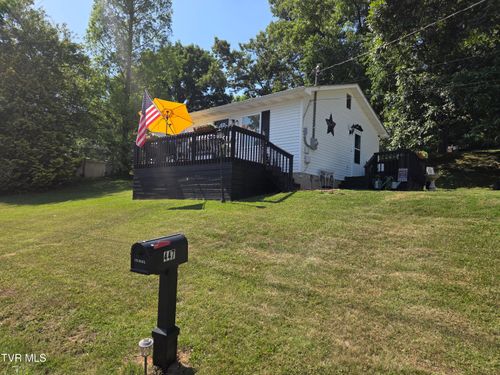447 Pine St, Mount Carmel, TN, 37645-3945 | Card Image