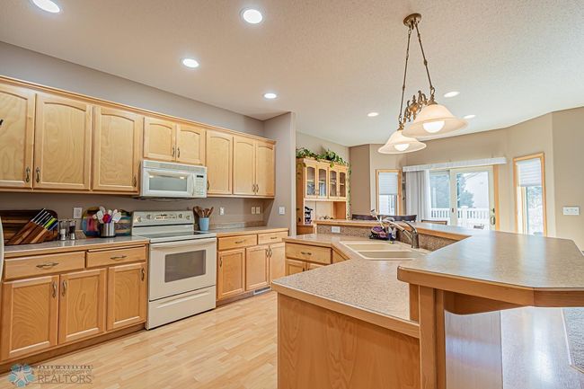 Kitchen | Image 13