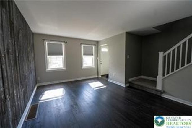 449 E Garrison St, Townhouse with 3 bedrooms, 1 bathrooms and null parking in BETHLEHEM PA | Image 4