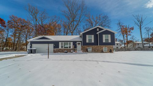 695 Cross Meadows Dr, Valparaiso, IN, 46385 | Card Image