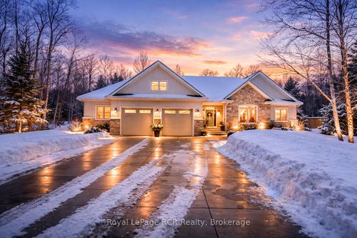 31 Walker Way, Sauble Beach, ON, N0H2G0 | Card Image