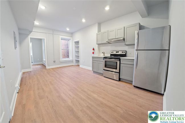 827 W Linden St, Condo with 11 bedrooms, 8 bathrooms and 3 parking in Allentown PA | Image 7
