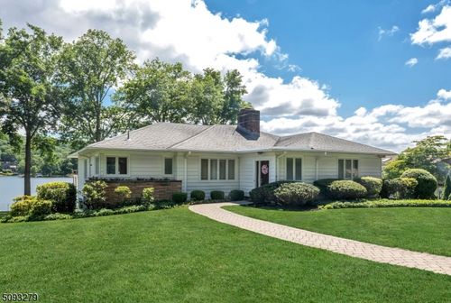 986 Pines Lake Dr W, Wayne, NJ, 07470-6108 | Card Image