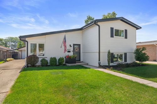 8517 W Madison Dr, Niles, IL, 60714-2319 | Card Image