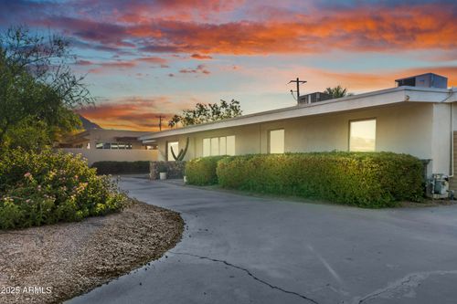 7030 E Orange Blossom Ln, Paradise Valley, AZ, 85253-7043 | Card Image