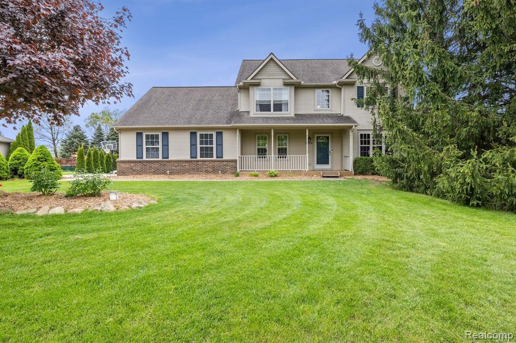Summer Breeze Trl, Howell, MI 48843