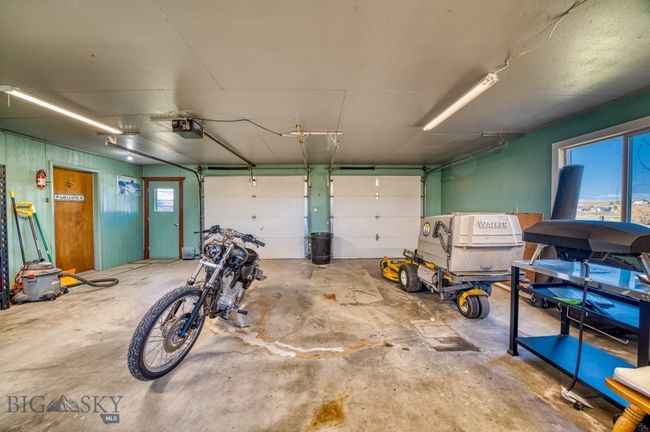 garage interior | Image 43