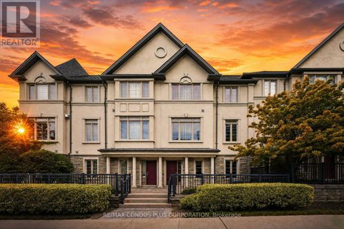 96 N Park Rd, Thornhill, ON, L4J0G8 | Card Image