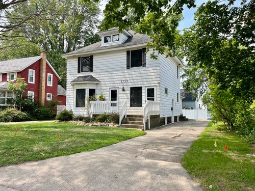 5557 Pleasant Ave, Hudsonville, MI, 49426-1522 | Card Image