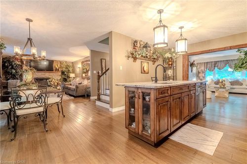 68 Georgian St, Kitchener, ON, N2B3P4 | Card Image