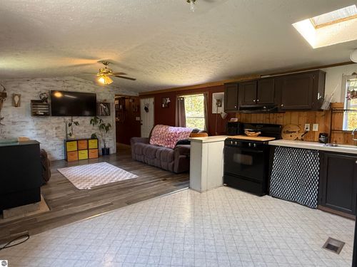 9899 E 18 1/2 Road, Manton, MI, 49663 | Card Image