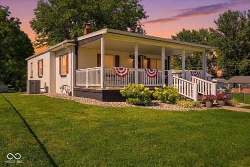 706 8th St, Shelbyville, IN, 46176-2927 | Card Image
