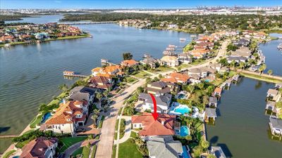 This is an aerial view of 3022 S Island Drive. The red arrow indicates the location. | Image 2