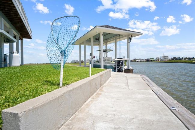 1301 Lagoon Dr, House other with 3 bedrooms, 2 bathrooms and 1 parking in Crystal Beach TX | Image 6