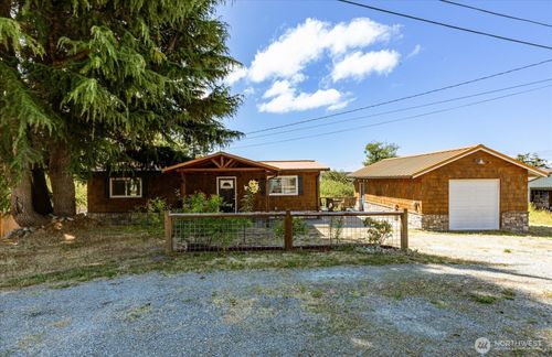 854 Burroughs Ave, Oak Harbor, WA, 98277-7413 | Card Image