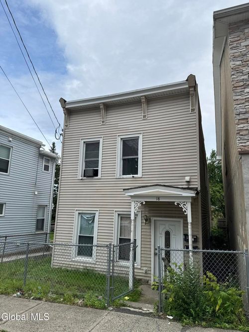 18 Newark St, Cohoes, NY, 12047-4512 | Card Image