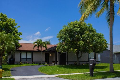 8211 Sw 13th Ct, North Lauderdale, FL, 33068-3530 | Card Image