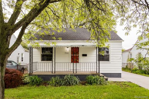 19223 Woodside St, Harper Woods, MI, 48225-2119 | Card Image