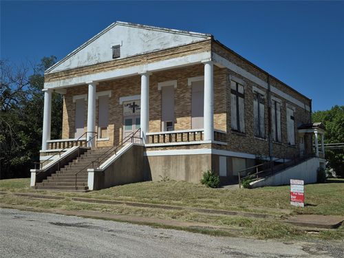 506 Sanders St, Bowie, TX, 76230-4825 | Card Image