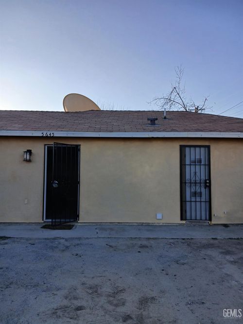 5645 Sparks St Street, Bakersfield, CA, 93307 | Card Image