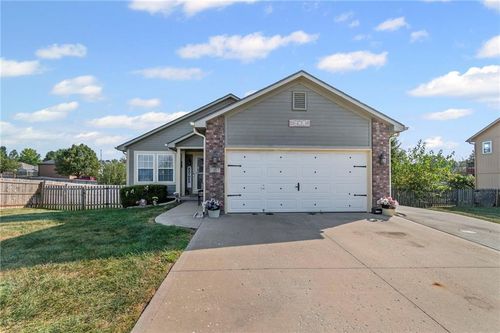 621 Sw Tisha Ln, Grain Valley, MO, 64029-8009 | Card Image