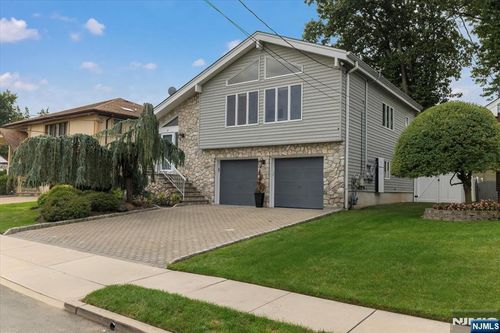 69 Larkspur Ln, Clifton, NJ, 07013-3409 | Card Image