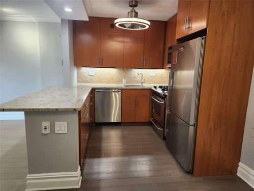 ste-3k-18 215th St, Bayside, NY, 11360-2101 | Card Image