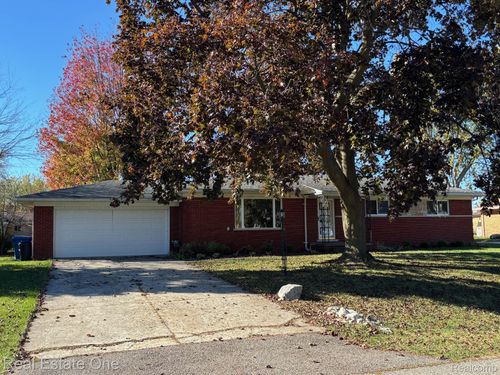 2927 Huntington Park Dr, Waterford, MI, 48329-4528 | Card Image