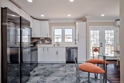 72 Lido Promenade, Lindenhurst, NY, 11757-6610 | Card Image