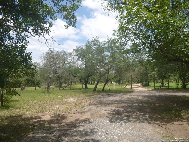 1125 Clear Lake Loop, House other with 1 bedrooms, 1 bathrooms and null parking in Poteet TX | Image 17