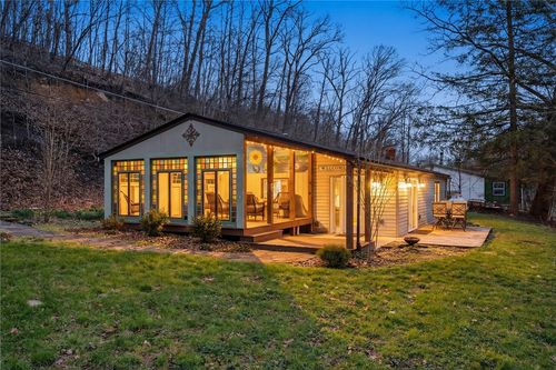 142 Twin Lakes Dr, Zelienople, PA, 16063-3332 | Card Image