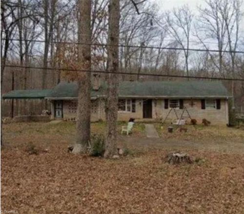 157 Carolina Dr, Reidsville, NC, 27320-8343 | Card Image