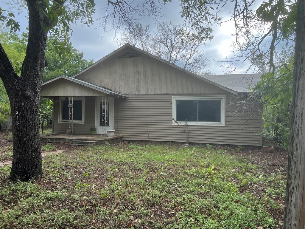 Slay St, Eastland, TX 76448