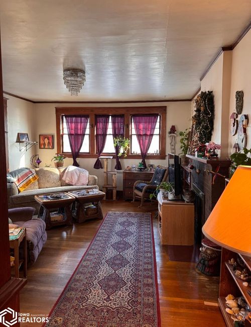 910 N Sycamore St, Creston, IA, 50801-1361 | Card Image