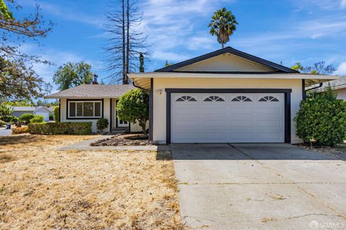 372 Glacier Dr, Martinez, CA, 94553-4952 | Card Image