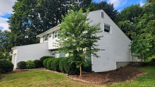 32 Bloomer Rd, Brewster, NY, 10509-1029 | Card Image
