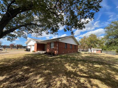 3212 Bonham Street, House other with 3 bedrooms, 2 bathrooms and null parking in Greenville TX | Image 3