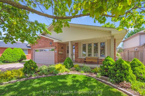 82 Crane Dr, Elmira, ON, N3B3J6 | Card Image