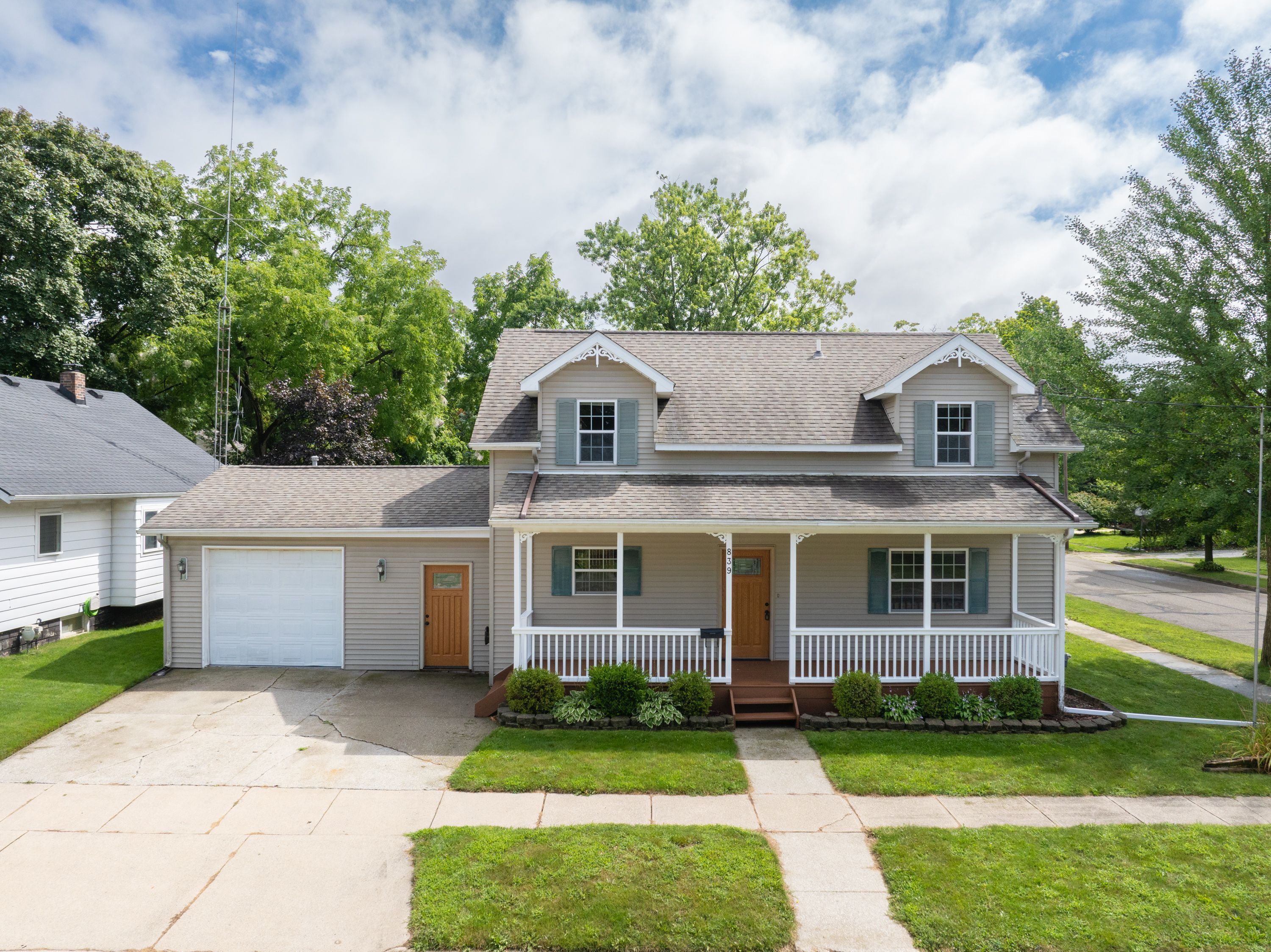 Saint Clair St, Lapeer, MI 48446