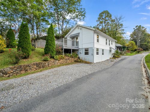 6 Beech St, Black Mountain, NC, 28711-9453 | Card Image