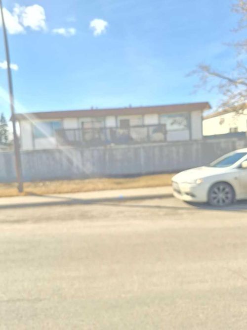 2231 48 St Se, Calgary, AB, T2B1M3 | Card Image