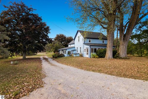 10562 Summit City Rd, Kingsley, MI, 49649-9640 | Card Image