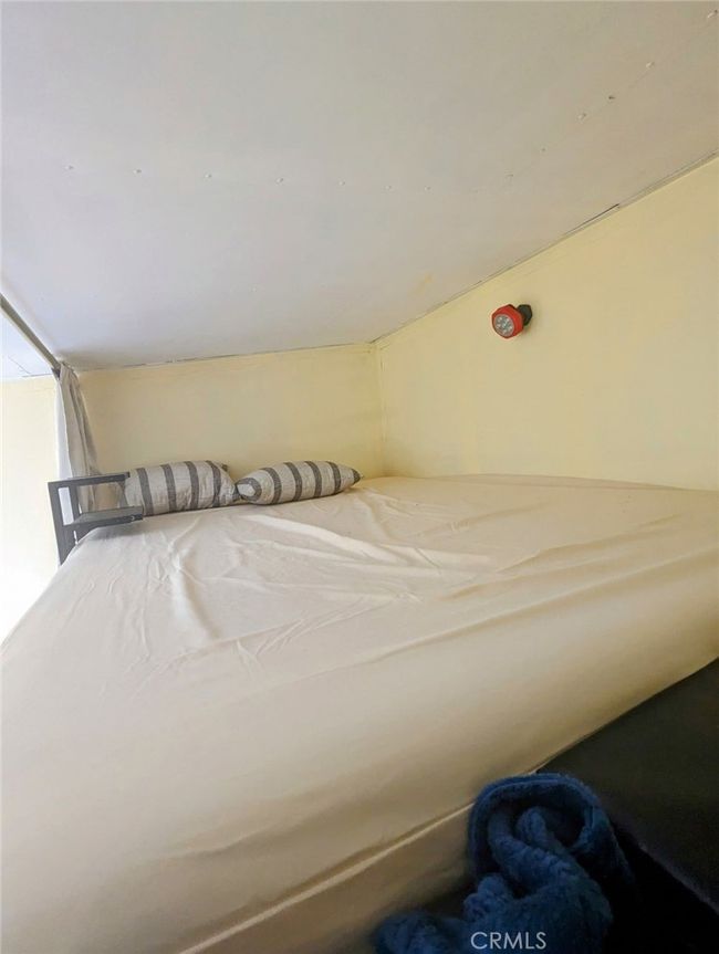 Upper queen bed | Image 16
