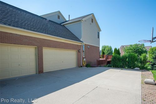 4233 Holly Ln, Rochester, MI, 48306-4766 | Card Image