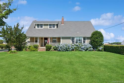 10415 Oregon Rd, Cutchogue, NY, 11935-1130 | Card Image