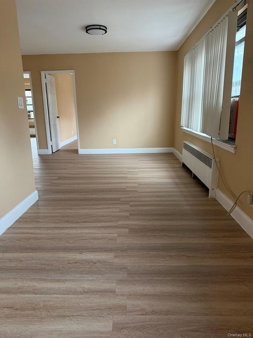 40-12 209th St, Bayside, NY, 11361-1983 | Card Image