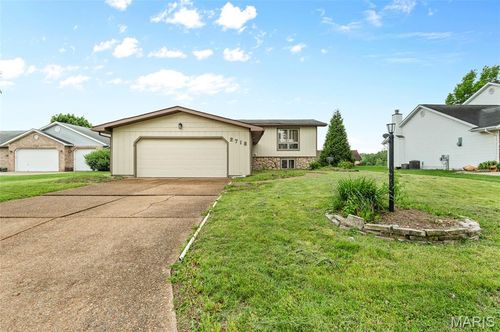 2718 Bryden, Alton, IL, 62002 | Card Image