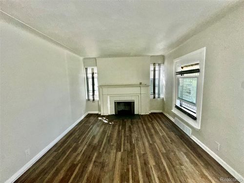 18900 Fairport St, Detroit, MI, 48205-2228 | Card Image