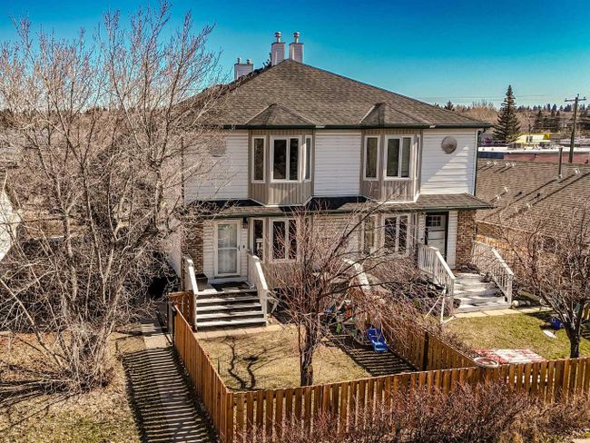 2 - 6408 Bowwood Drive Nw, Home with 2 bedrooms, 1 bathrooms and 1 parking in Calgary AB | Image 2