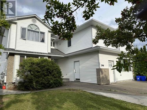 2916 Wayne St, Prince George, BC, V2N4M8 | Card Image
